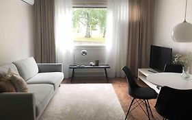 Lovely Two Room Unit With Free Parking